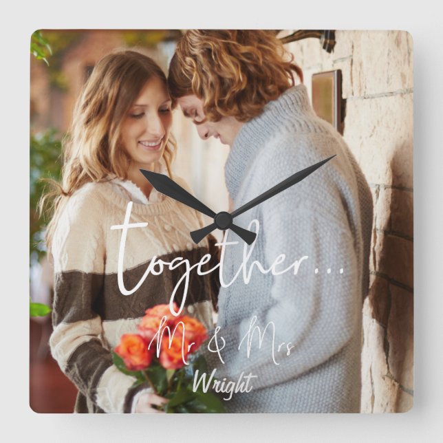 Relógio Quadrado Elegante Juntos Sr. e Sra. Foto Personalizada (Frente)