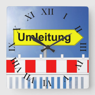 Relógio Quadrado Em obras, desvio e barreira de em obras,