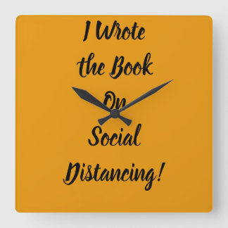 Relógio Quadrado Escreveu o Livro sobre Distância Social