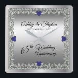 Relógio Quadrado Espinel Azul | 65.o Aniversário de Casamento<br><div class="desc">Opulent elegance enquadra esta design de aniversário de 65 anos de casamento em um único design de diamante em escala com sotaque azul em forma de coração e sotaque de diamante e faíscas acrescentadas em um gradiente de tom prateado. Por favor, note que todos os embelezamentos são impressos e feitos...</div>