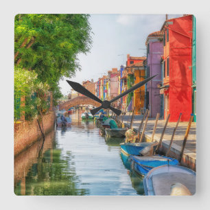Relógio Quadrado Explore o Charme Vibrante de Burano