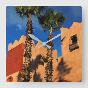 Relógio Quadrado Exterior do Resort Marrocos