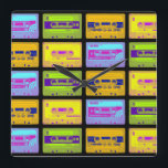Relógio Quadrado Fitas de cassete de Pop de arte retrô dos anos 80<br><div class="desc">Nos anos oitenta todos vestiam fones de ouvido e ouviam suas músicas em um tocador de cassetes portátil. Insira seu cassete e você tinha música em qualquer lugar a qualquer hora, até que Side A chegou ao fim e a fita teve que ser virada para Side B. As Pessoas poderiam...</div>