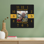 Relógio Quadrado Foto do 50º Aniversário do Casamento Dourado Negro<br><div class="desc">Relógio moderno e elegante de aniversário de brilho preto e ouro. Personalize o presente único de 50 anos com a foto do casal,  nomes e anos.</div>