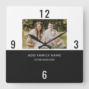 Relógio Quadrado Foto Minimalista em Preto e Branco com Nome da Fam
