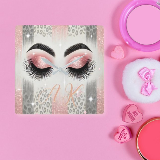 Relógio Quadrado Glam Cor-de-Rosa Glaufragante Eyelashes Monograma (Glam pink glitter lashes monogram wall clock — perfect gift for bride, MOH, or beauty lover

)