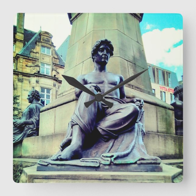 Relógio Quadrado Homem meio vestido (Frente)