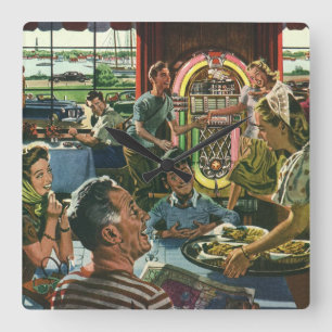 Relógio Quadrado Jantar Familiar Antigo em um Lanchonete com uma Ju