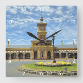 Relógio Quadrado Journey through Time at Albury Station
