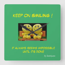 ' Keep on smiling ' horloge murale carrée