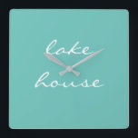 Relógio Quadrado Lago House Azul Azul Aqua Na moda branco Elegante<br><div class="desc">Projetado com belos fundos azuis claros,  isto é perfeito para presentes e decoração doméstica para casas de lakeshore ou casas novas. Você pode mudar a cor do plano de fundo se desejar!</div>