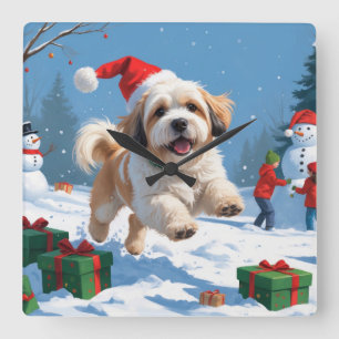 Relógio Quadrado Lhasa Apso Correndo na Neve com Chapéu de Natal