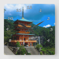 Linda Pagoda Japonesa e Waterfall