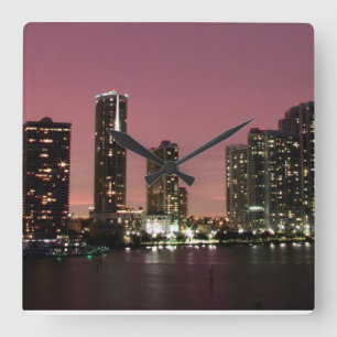 Relógio Quadrado Luz do por do sol sobre Miami após uma tempestade