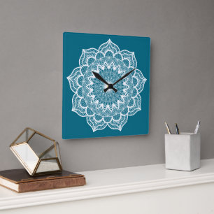 Relógio Quadrado Mandala Branco em Fundo Azul