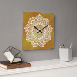 Relógio Quadrado Mandala Branco em Fundo Dourado