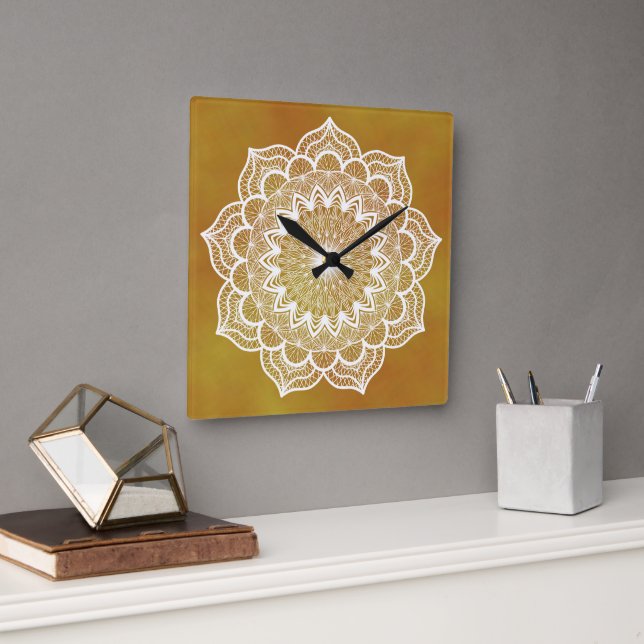 Relógio Quadrado Mandala Branco em Fundo Dourado (Escritório)