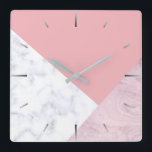 Relógio Quadrado Mármore branco do rosa pastel do pintinho elegante<br><div class="desc">O design geométrico moderno e feminino que caracteriza o mármore branco do falso,  mármore cor-de-rosa e cora triângulos cor-de-rosa.</div>