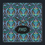 Relógio Quadrado Moderno Damask Art Deco Black Turquoise Blue Name<br><div class="desc">Personalize seu relógio com iniciais de monograma ou um nome para um lindo sotaque decorativo. Você pode facilmente excluir o texto e o texto ovais se preferir sem a personalização. O design é criado com as cores ousadas do azul preto e azul-azul-azul-turquesa, com toques de verde limão magenta e cartreuse....</div>