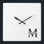 Relógio Quadrado Monograma e Nome Personalizados<br><div class="desc">Monograma e Nome Personalizados com um monograma personalizado no estilo de fonte clássico serif com uma caixa de nome no meio de um monograma.

Perfeito como decores caseiros,  presentes para o aquecimento doméstico,  presentes de férias para a família,  recém-casados e muito mais.</div>