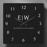 Relógio Quadrado Monograma Moderno Minimalista Preto e Branco<br><div class="desc">Apresentando nossa Coleção de Monogramas Modernos Minimalistas Pretos e Brancos: adote simplicidade e sofisticação com nossos designs minimalistas, curados para elevar seu estilo sem esforço. Feita de olho na estética moderna, essa coleção apresenta designs negras e brancos elegantes, acentuados por monogramas personalizados. De papelaria chic a acessórios versáteis, nossa coleção...</div>