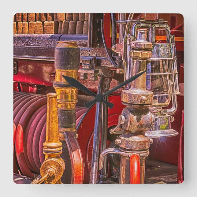 Relógio Quadrado No Velho Caminhão de Fogo (Frente)