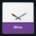 Relógio Quadrado Nome da faixa moderna minimalista ou monograma<br><div class="desc">Mantenha-se firme com as linhas limpas e o tipo de sans serif nítido desse design de stripe de na moda minimalista para seu nome ou inicial. Cor,  faixa e fonte personalizáveis com a Ferramenta Design. Eu adoro ver meus designs no mundo - me colocar no IG @mx_and_match</div>