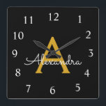 Relógio Quadrado Nome da Rapariga do Monograma de Script Dourado Pr<br><div class="desc">Relógio de Nome do Monograma de Script Dourado e Preto. Isto faz o doce e perfeito aniversário de 16 anos,  casamento,  chá de panela,  aniversário,  chá de fraldas ou festa de solteira presente para alguém que ama luxo de luxo e estilos quíticos.</div>