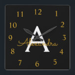 Relógio Quadrado Nome da Rapariga do Monograma de Script Dourado Pr<br><div class="desc">Relógio de Nome do Monograma de Script Dourado e Preto. Isso faz o doce presente de 16 anos,  casamento,  chá de panela,  aniversário,  chá de fraldas ou festa de solteira perfeito para alguém que ama luxo de óculos e estilos quicos.</div>