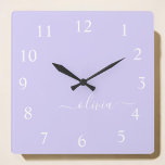 Relógio Quadrado Nome de Raiz do Monograma de Script Roxo da lavand<br><div class="desc">Relógio de Nome do Monograma do Script Purple lavanda. Isto faz o doce e perfeito aniversário de 16 anos,  casamento,  chá de panela,  aniversário,  chá de fraldas ou festa de solteira presente para alguém que ama luxo de luxo e estilos quíticos.</div>