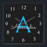 Relógio Quadrado Nome do Monograma Girly de Script Preto Azul<br><div class="desc">Relógio de Nome do Monograma de Script Azul e Preto. Isto faz o doce e perfeito aniversário de 16 anos,  casamento,  chá de panela,  aniversário,  chá de fraldas ou festa de solteira presente para alguém que ama luxo de luxo e estilos quíticos.</div>