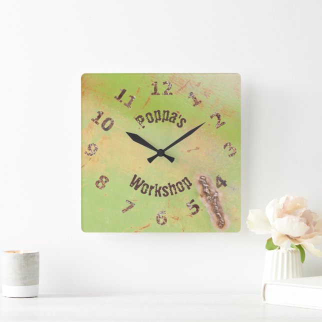 Relógio Quadrado Nome Personalizado - Rustic Garage Workshop Green  (Lar)