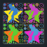 Relógio Quadrado O rolo Derby das mulheres do pop art<br><div class="desc">Mostre o rolo Derby das suas mulheres do amor com este design do estilo do pop art.</div>