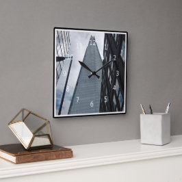 Relógio Quadrado Olhando para o Shard, Tooley Street, Londres,