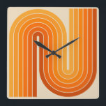 Relógio Quadrado Padrão Geométrico de Stripes com Estilo Retroativo<br><div class="desc">Padrão Geométrico de Stripes Archadas com Estilo Retroativo dos anos 70 em Laranjas.</div>
