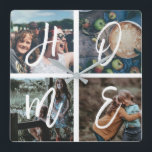 Relógio Quadrado Página Inicial do Script de Pincel de Colagem de F<br><div class="desc">A família personalizada mantém o cloxk com 4 fotos de sua família organizadas em uma colagem de fotos quadradas e um belo roteiro escrito à mão soletrando em HOME. presente de Excelente para mãe,  pai,  família,  amigos,  pais e avós!</div>