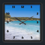 Relógio Quadrado Paraíso Tropical de Praia Exótica<br><div class="desc">Um relógio com uma fotografia de uma praia na ilha grega Creta. Uma bela praia azul tropical com surf de espuma. Um maravilhoso destino de viagem tranquilo.</div>