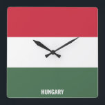 Relógio Quadrado Patriótico de Bandeira da Hungria<br><div class="desc">Bandeira da Hungria, Dazzling Patriotic Square Wall Clock, nas cores e nos elementos da bandeira nacional da Hungria, que cobre a frente do relógio. As cores da bandeira nacional são complementadas com o texto "Hungria" na parte inferior. O texto é totalmente personalizável usando o recurso "Personalizar!". Sinta-se livre para alterá-lo,...</div>