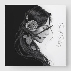 Relógio Quadrado Perfil artístico feminino com rosa em monocromo