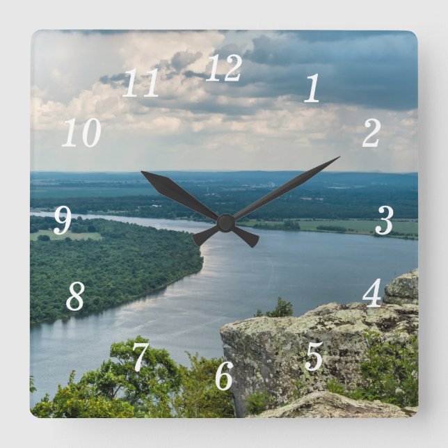 Relógio Quadrado Petit Jean Cedar Creek Wall Clock (Frente)
