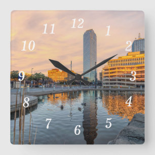 Relógio Quadrado Pioneer Plaza Pond Morning Wall Clock