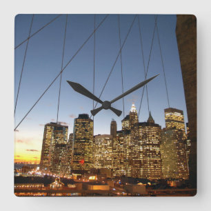 Relógio Quadrado Ponte Do Brooklyn Em Dusk Com O Skyline De Manhatt