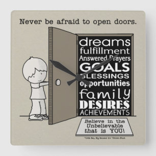 Relógio Quadrado Portas abertas