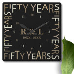 Relógio Quadrado Presente do 50º aniversário Dourado de casamento<br><div class="desc">Na moda e um relógio elegante de manutenção,  projetado para um marco de cinquenta anos de casamento. Personalize e personalize facilmente por iniciais e ano(s) para amigos especiais,  casais,  pais ou seu marido/esposa. Certifique-se de verificar o resto da minha coleção para mais ideias dotadas.</div>