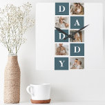 Relógio Quadrado Presentes de Pai Verde e Foto para Pais de Colagem<br><div class="desc">Uma foto moderna de pais de colagem é um presente personalizado que combina múltiplas fotos de uma figura paterna ou paterna de forma criativa e na moda. Ele envolve selecionar várias imagens significativas e organizá-las em um formato de colagem, frequentemente com designs sobrepostos ou semelhantes a grade. As fotos podem...</div>