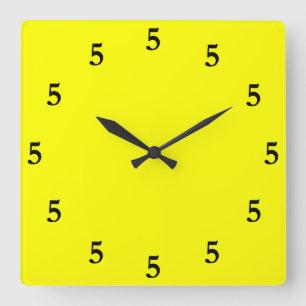 Relógio Quadrado Preto Cinco oClock em Algum lugar em Amarelo