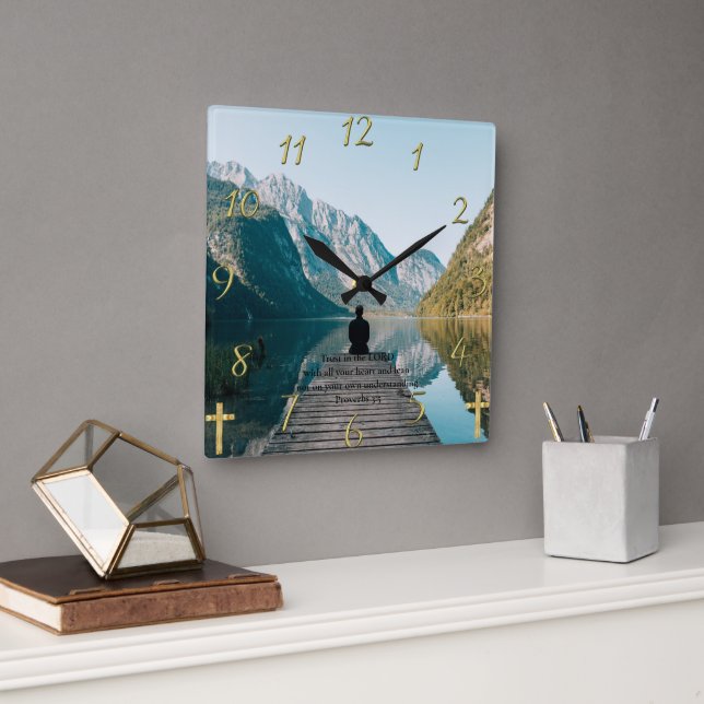 Relógio Quadrado Provérbios 3:5 sentados no cais (Escritório)