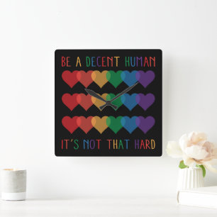 Relógio Quadrado Retro Cardíaco LGBT Ser Um Humano Decente Não É Qu