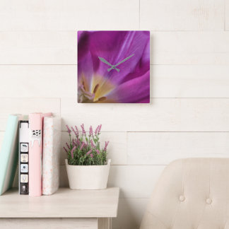 Relógio Quadrado Running on Tulip Time, Square Acrylic Wall Clock