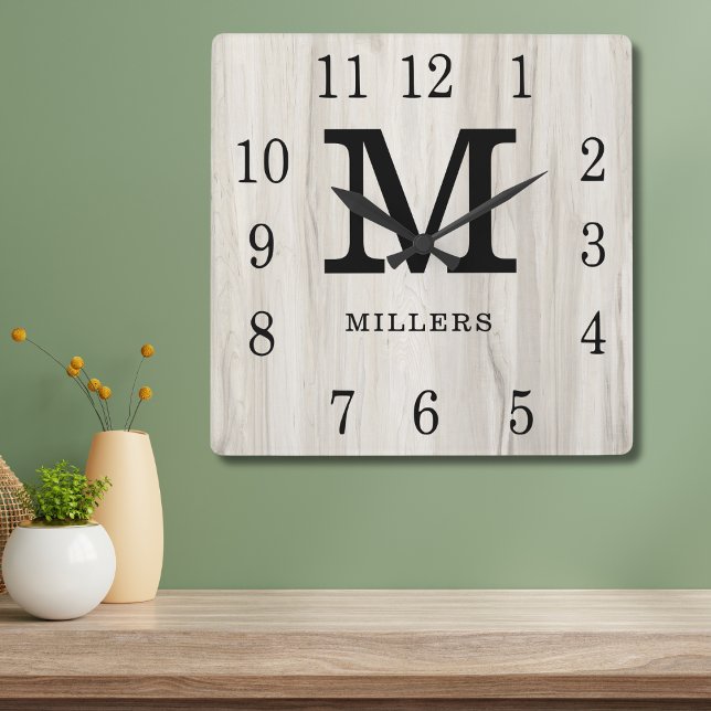 Relógio Quadrado Rustic Personalized Wood Farmhouse Monogram Name   (Criador carregado)